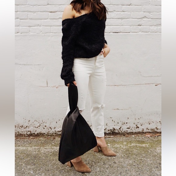 Levi’s White Wedgie Distressed Jeans - Picture 2 of 8